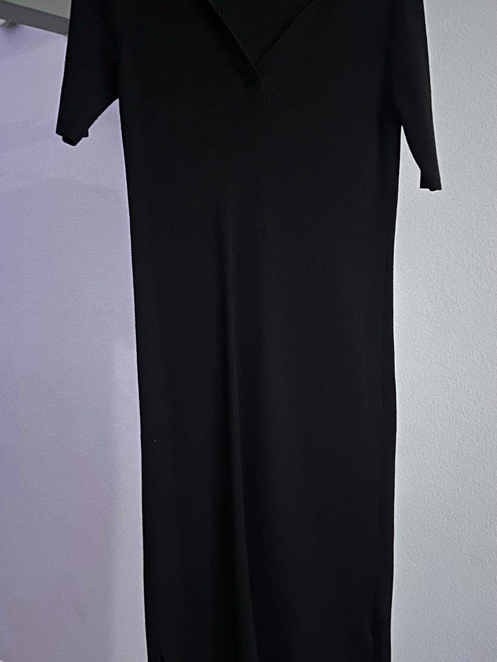 Banana Republic Black V‑Neck Short Sleeve Midi Dress